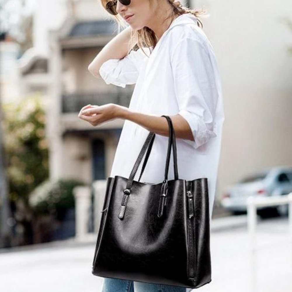 THE WEEKEND EDIT Sophie Tote - Black